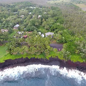  Holiday home Whale House At Kehena