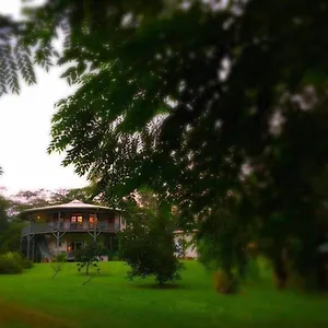  Bed & Breakfast Tropical Round House